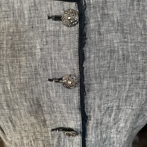 Chic Blue Chambray Linen Dress - Picture 2 of 4